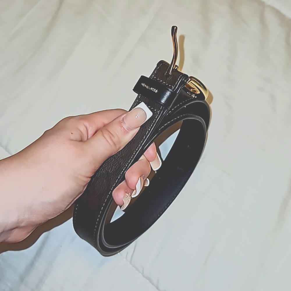 Coach belt size small